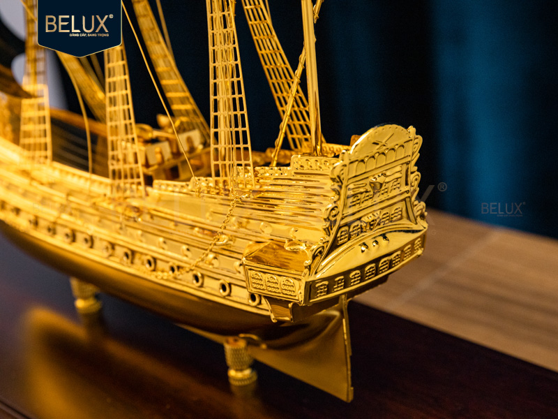 Thuyền buồm phong thủy mạ vàng 24k&nbsp;51x18x34cm